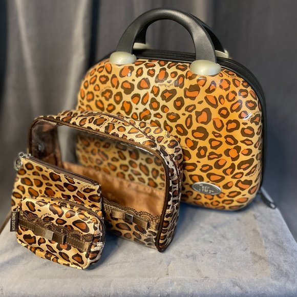 Jacki Design Pin-Up Cheetah Travel Case and Accessories - Picture 5 of 7